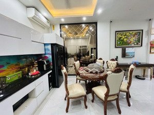 bán nhà phố yên lạc diện tích 50.5m2 xây 5 tầng thang máy đẹp . ô tô đỗ cửa, lô góc, thang máy,