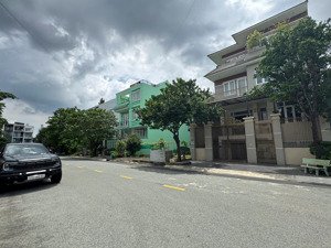 41 tỷ ~200tr/m2 sở hữu lô đất 206m2(10x20m) xây dựng được hầm 3 tầng. gần bên công viên cao đức lân