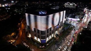 gần 300m2 sàn trống suốt ngay phố bà triệu tp huế đầy đủ mọi thứ chỉ vào hoạt động