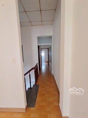 bán nhà 2 tầng sát biển mỹ khê, gần trung tâm tài chính