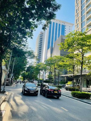 lô góc - mặt phố trường chinh - khương thượng - tôn thất tùng - 5 tầng 34m - mt8m. giá 18,6 tỷ.