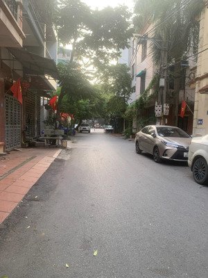 bán nhà chính chủ 4 tầng phân lô giãn dân cạnh tt công an oto qua, 40m2, nhỉnh 7 tỷ lhcc 