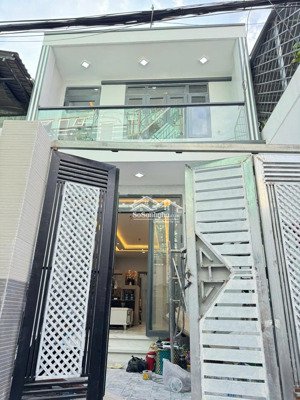 mua 1 được 2 nhà cách đường huỳnh tấn phát chỉ 15m một ở một cho thuê giá 8tỷ200. lh 