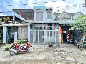 nhà 2 tầng gồm 2 pn- 2wc. xây kiên cố. dt: 48.5m2(4x 12m). đường 6m. gần bv tp. dĩ an. giá: 2.95 tỷ