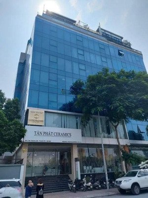 siêu vip - đường láng - đống đa. 700tr/ tháng, 2 thang máy. 242m - 12t - mt 22m - giá 260 tỷ