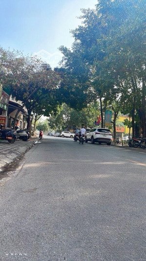 siêu hiếm ccmn dòng tiền khủng tòa 9 tầng thang máy 100m gồm 24 phòng cho thuê,