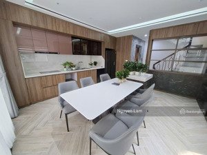 bán nhà bát khối - long biên - 7 tầng thang máy- ô tô vào nhà - full nội thất 7 tầng - ở sướng
