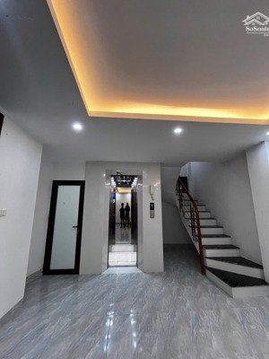 hiếm- nhà 6 tầng lô góc thang máy full đồ ngay phố việt hưng 31.5/35m2 ngay trung tâm giá chỉ 7.6tỷ