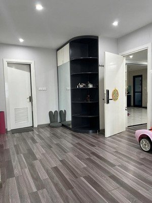 bán nhà phố hoàng hoa thám, thang máy nhập khẩu ngõ thông, ba gác, 37m2*7tầng tặng full nội thất