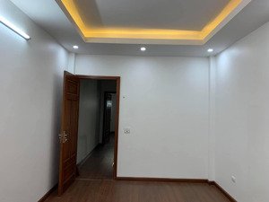 gia đình cần bán gấp mảnh đất đẹp mặt đường đê la thành