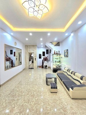 chính chủ bán nhà 41m2, 13,5 tỷ, 7pn, 5wc, thang máy , mặt tiền 5m tại đường láng - đống đa , hn.