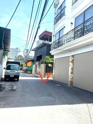 nhỉnh 5.x tỷ mặt đường kinh doanh ngọc hồi, oto tránh, sổ đỏ, không lỗi. giá rẻ 