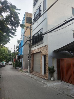 bán nhà ngõ ôtô tránh dt 42m2 mt 5m 11.8ty trung tâm long biên
