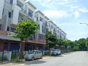 chính chủ bán nhà 4 tầng 75m2 đối diện chung cư, hoàn thiện đầy đủ nội thất đang cho thuê 20tr/thg