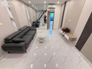 Bán căn hộ trung tâm Nghĩa Tân 81m2, 3 ngủ, wvs, full nội thất