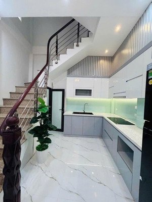 bán nhà 5.95 tỷ, 5 tầng, 3 ngủ khép kín, gần trường đại học y hà nội, tôn thất tùng, đống đa