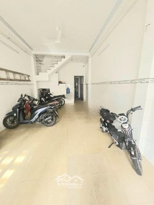 hẻm sát mặt tiền ni sư huỳnh liên, 7,5 tỷ, 70m2, chính chủ, 3 tầng, chdv dòng tiền 35triệu/tháng.