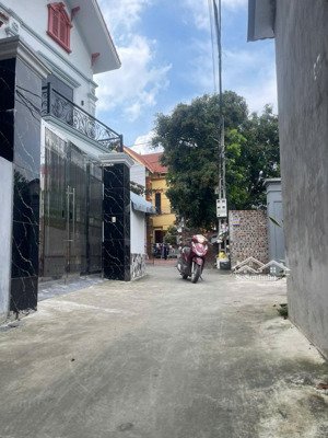 chủ cần bán gấp 57 m full thổ cư giá 3,3 tỷ xã đại mạch đa hn