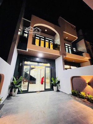 nhà phố 2tỷ 5 full nội thất - sổ hồng riêng - ngay kcn cầu tràm, trong khu dân cư sầm uất