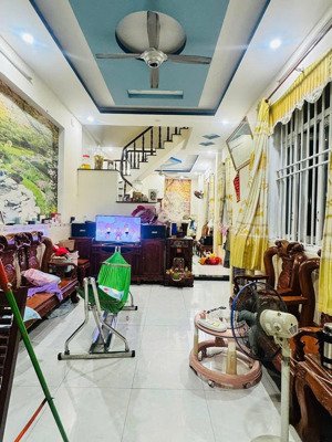 bán nhà lầu trệt giáp đt 743 giáp truòng học đông chiêu giáp ngả ba ông xã giá 3.750 tỷ