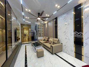 mặt ngõ trần thái tông, thang máy 60m ra phố, bãi gửi xe gần nhà, lô góc 2 thoáng, ô tô đỗ gần nhà