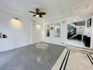cần bán gấp nhà phố mặt tiền đường d6, 6x21 1 trệt 3 lầu, cách liên phường 20m, lh: 