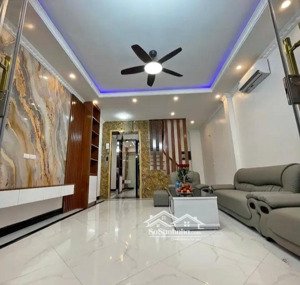 nhỉnh 10 tỷ, bán nhà 48.5m2, 6 tầng, thang máy, gara, tư đình - phố trạm - long biên