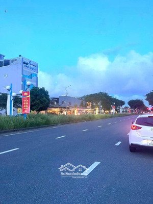 mặt tiền hoàng thị loan -dt 144 m2 kinh doanh sầm uất-lh . làm việc chính chủ.