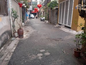 bán nhà 70m2 phố nguyễn sơn, bồ đề cách 1 nhà ra ô tô