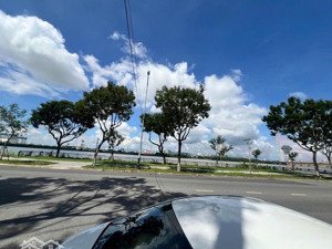 duy nhất 1 cặp chương dương - view trực diện khu bắn pháo hoa, tòa 69 tầng sun group