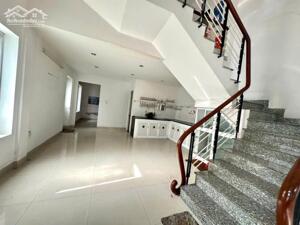 SIÊU PHẨM LÔ GÓC KIỆT Ô TÔ ĐẬU TRƯỚC NHÀ- TIỂU LA- HOÀ CƯỜNG BẮC- GIÁ CHỈ 6,X TỶ.