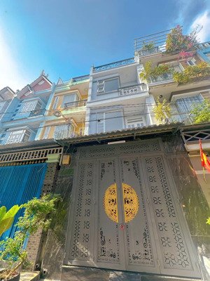 chính chủ bán nhà 3 tầng mới ở ngay , 4 x13m 4pn, shr vuông vức , hẻm 6m lê văn quới gần 4 xã