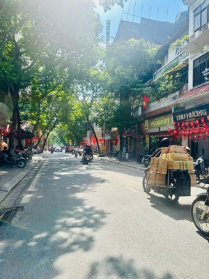 mặt phố an xá - gần các phố phúc xá & tân ấp - ô tô tránh. 150m2 giá bán 24 tỷ