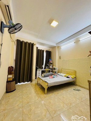 bán nhà bình thạnh,tương lai mặt tiền, giáp quận 1,hxh, xvnt,dt 4x15m, 3 tầng mới cứng,giá 10,5 tỷ.