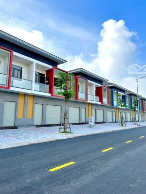 bán 1 căn shopvilla suncasa central 168m2 chỉ 5,7 tỷ .đối diện trung tâm thương mại 5,2ha khu vsip2