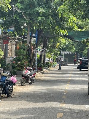 mặt tiền đường s9 phù hợp ở gia đình, vp gần công viên dt 5x20m cấp 4 giá 11.5 tỷ tl lh 