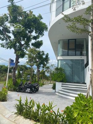 bán tòa văn phòng kết hợp căn hộ góc 2 mặt tiền đẹp nhất nam việt á