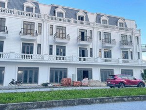 cực hiếm! căn bán căn shophouse trục chính 30m phường quảng phú 3 tầng 1 tum đường đôi 30m