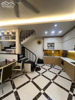 Chuyển Công Tác. Bán Nhà Ngõ 24 Ngọc Lâm, Long Biên 41m2, 5T chỉ 8,55 tỷ