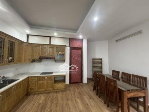 cho thuê căn hộ 2 ngủ, dt 120m2 tại tôn đức thắng ,hồ văn chương, đủ đồ có thang máy,ban công rộng