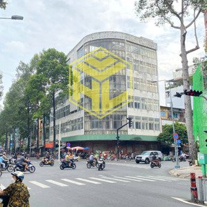 siêu phẩm góc đèn đỏ nguyễn chí thanh & tạ uyên ngang bảng hiệu 50m vị trí có 1 0 2