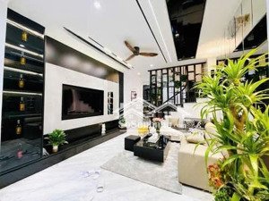 bán nhà phố láng hạ giá 18 tỷ - 100m x4 tầng - mặt tiền 6,8m. ngõ thông. ô tô đỗ