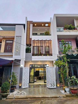chính chủ cần bán gấp phạm ngọc thạch/p.võ thị sáu/quận 3 dt:72m² giá:4tỷ350.hợp đồng thuê 22 triệu