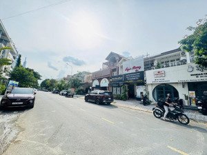 mặt tiền hồ văn huê, p.9, q.pn. dt: 5 x 20m, nở hậu. (145m2). xd hầm + 7 tầng. giá: 27 tỷ- 185tr/m2