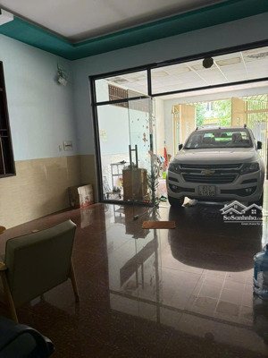 cho thuê nhà sân oto trung tâm hành chính dĩ an