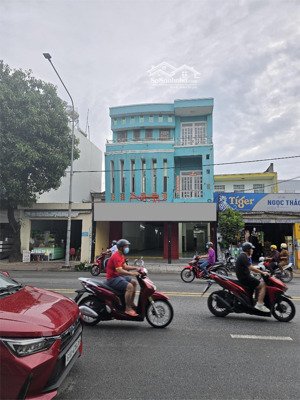 tôi là chủ nhà, cho thuê nhà 956 - 958 cách mạng tháng 8, dt đất 8x50m, xd 8x21m, 3 tầng, gần ngã 3