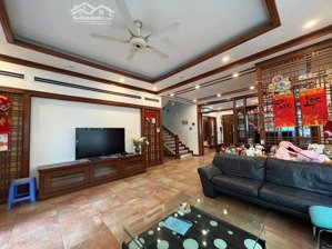 siêu phẩn biệt thự vườn đào diện tích 235m2 6 tầng mặt tiền 15m giá 129 tỷ .