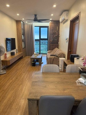 cần bán căn gấp 3 ngủ 97m2 tòa ct8 the emerald đình thôn. giá 7.5 tỷ, có slot oto, ban công đn