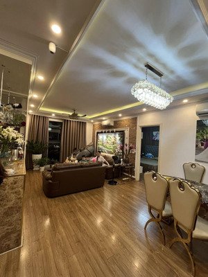 gia đình muốn bán nhanh trong tháng căn 3n 141m2 ct8 the emerald đình thôn có slot oto, giá 10.8 tỷ