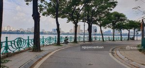 tôi cần bán toà nhà mặt hồ tây ! view hồ tây , 6 tầng thang máy - mt 23m, lô góc 3 thoáng.